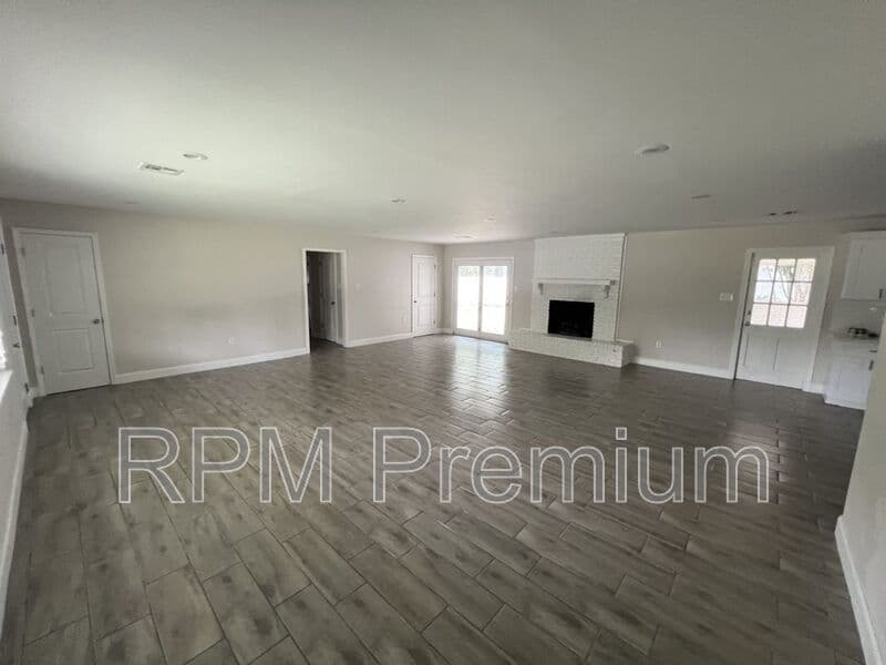 Baton Rouge House: 10444 Browning Dr.