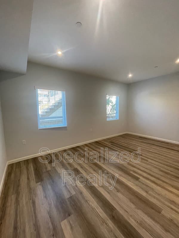 Glendale Condo: 366 Burchett Street