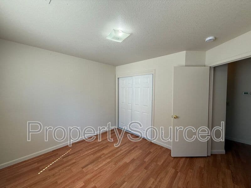 Lathrop House: 15050 Hollyhock Ct
