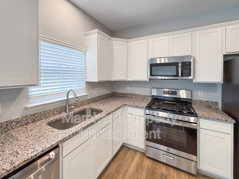 Greer Townhome: 154 Randwick Lane