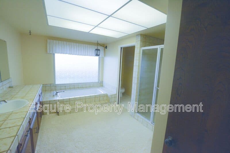 SOMIS House: 5875 N GREENTREE DR