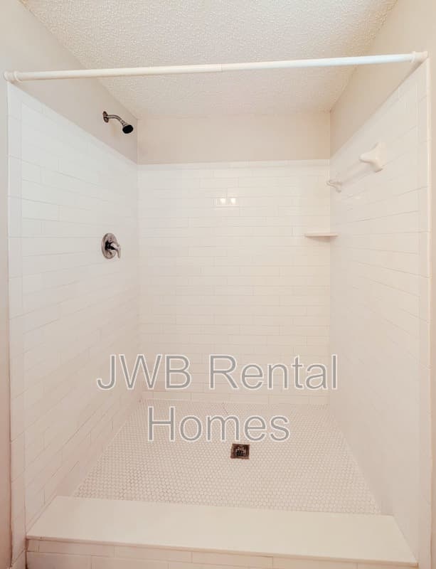Jacksonville House: 4483 Cobblefield Cir E