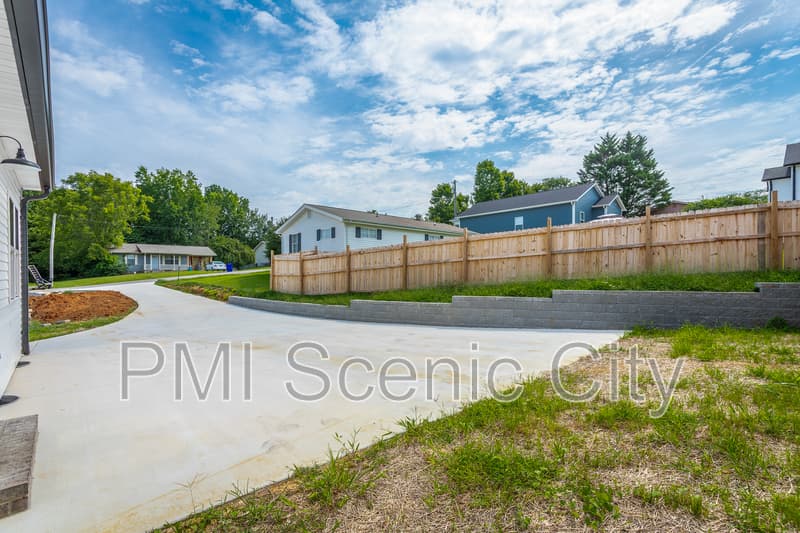 Cleveland House: 2631 Rogers Dr SE