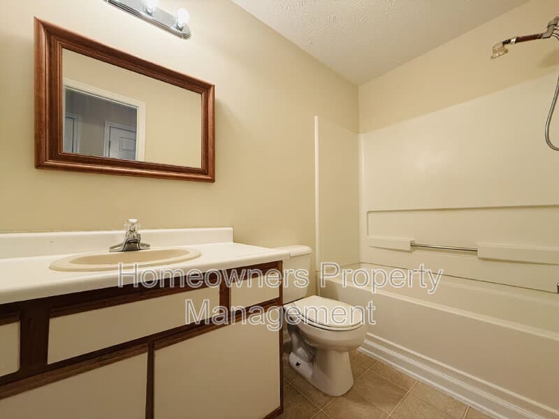 Fayetteville House: 349-5 Waterdown Dr