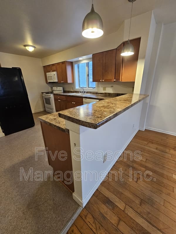 Burlington Condo: 432 Colchester Avenue
