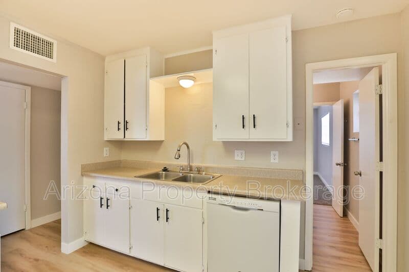 Mesa House: 1026 S. Grand