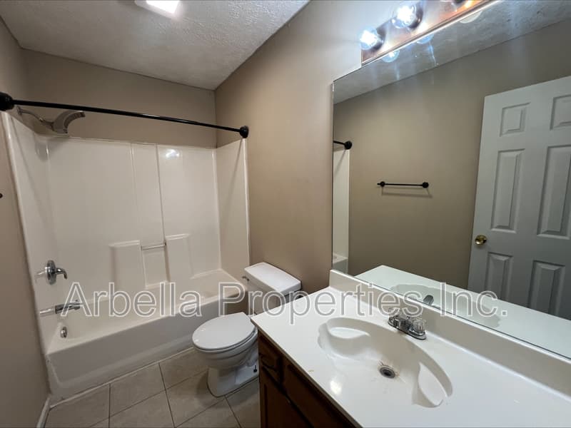 Bristol Condo: 2637 Highway 11 W