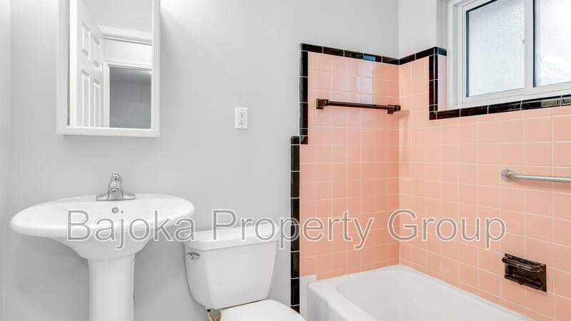 Ferndale Condo: 1615 W 9 Mile