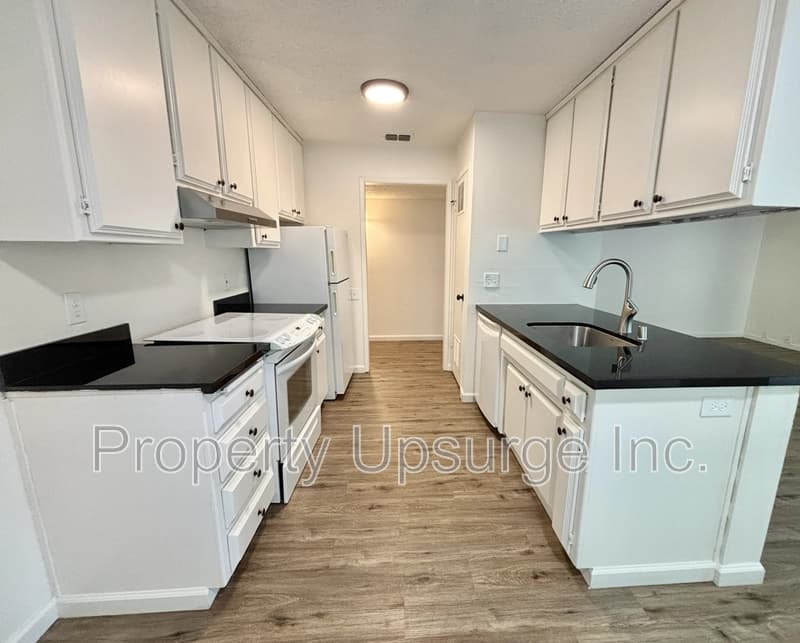 Red Bluff Apartment: 855-915 Lakeside Dr