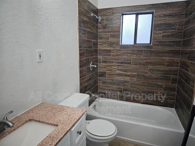 Buda House: 308 Mary St #A,