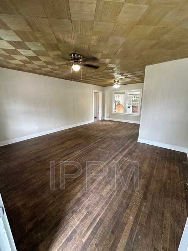 Harlingen House: 501 W Pierce Ave