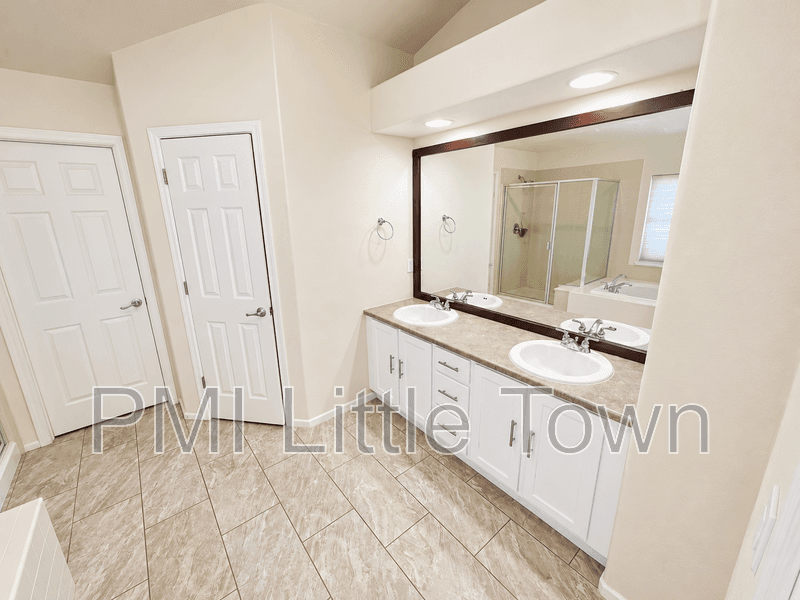 Aurora House: 24646 East Florida Avenue