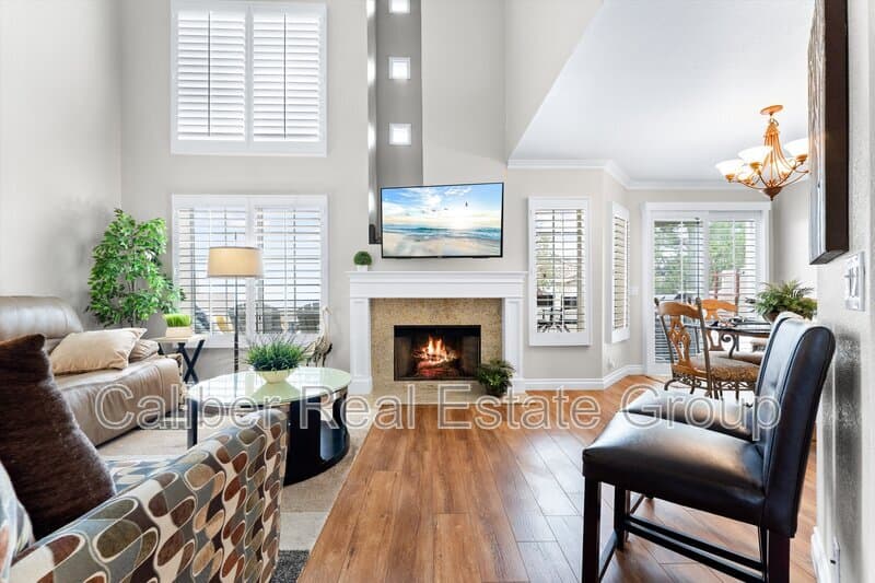 Anaheim Townhome: 1037 S Daybreak Ct