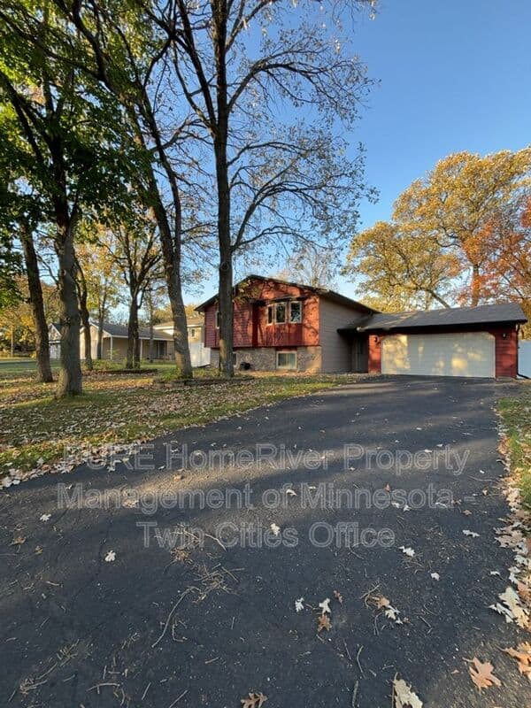 Coon Rapids House: 12394 Magnolia Cir Nw
