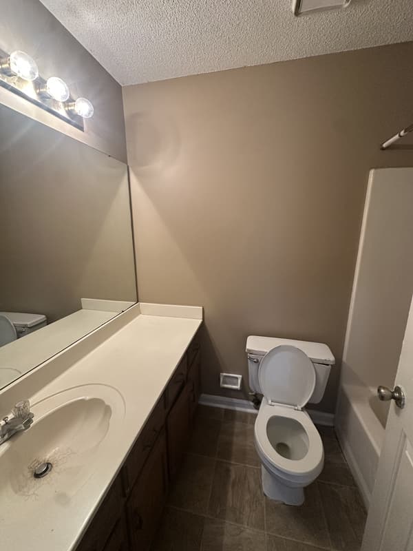 Memphis House: 5554 Oak Branch Cir N