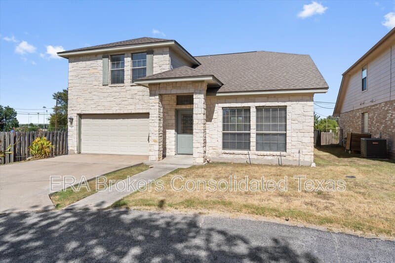Austin House: 8800 Hazelhurst Dr