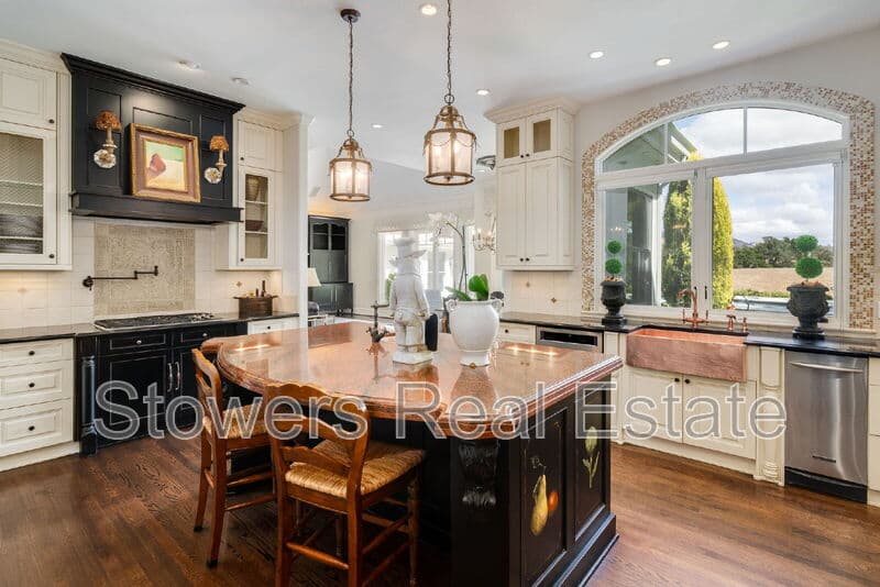 Danville House: 4482 Deer Ridge Rd