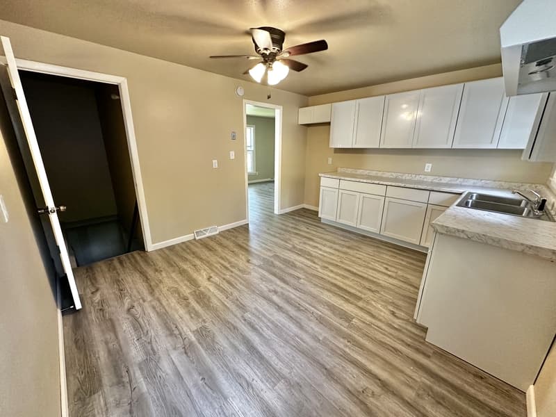 Menasha House: 1216 Meadowview Drive