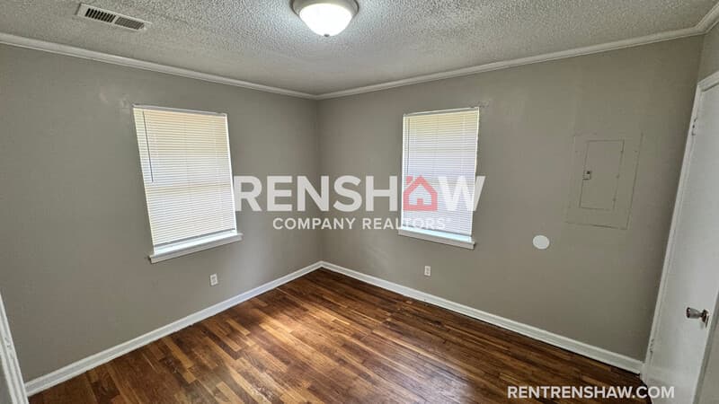 Munford House: 291 Navy Dr