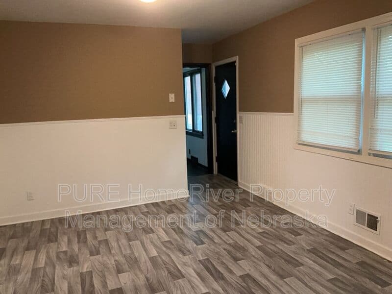 Omaha House: 5236 Ames Ave