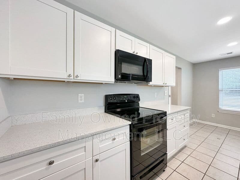 Summerville House: 203 Pebble Creek Road