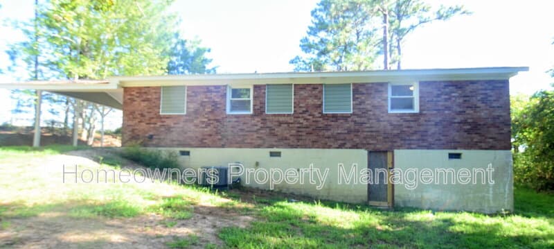 Fayetteville House: 405 Andrews Rd