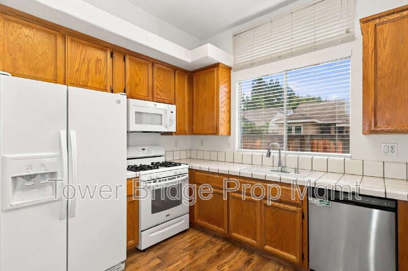 Elk Grove House: 8992 Panamint Ct