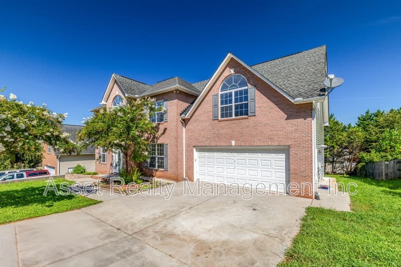 Knoxville House: 1217 Dreamview Lane