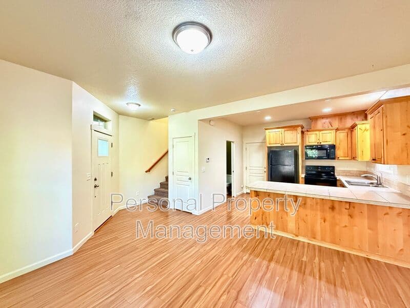 Vancouver House: 137 NW 76th St