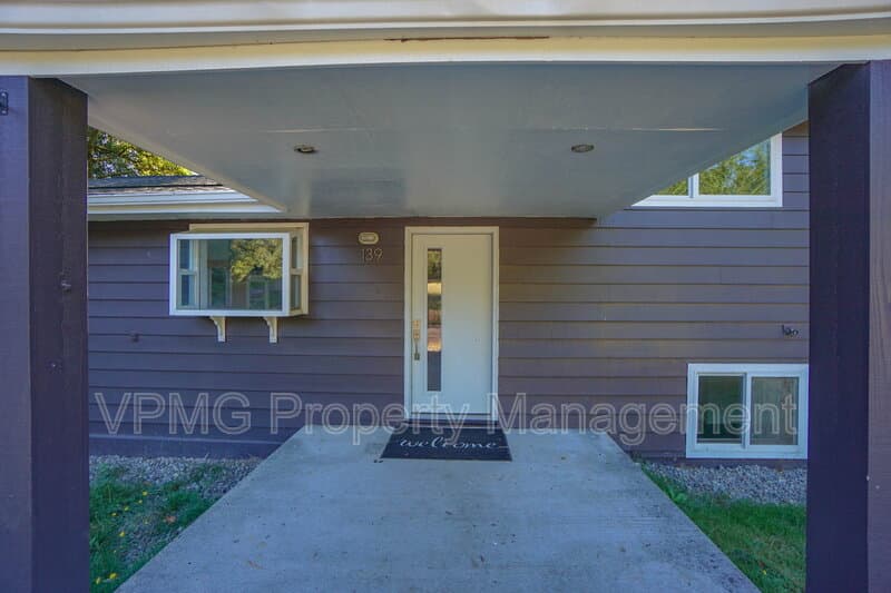Ridgefield House: 139 N 19th Ct