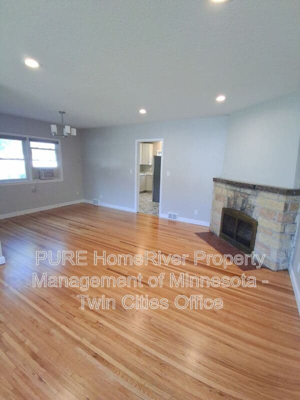 Hugo Condo: 5557 146th St N