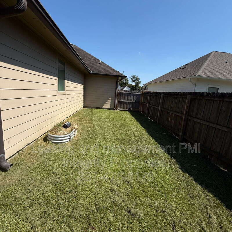 Baton Rouge House: 10931 Grace Lane