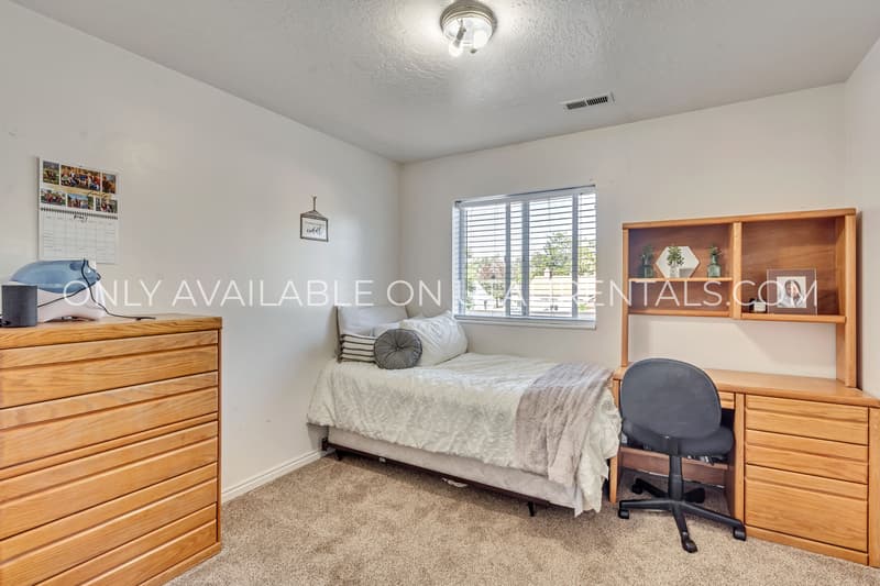 Provo House: 528 N 720 E