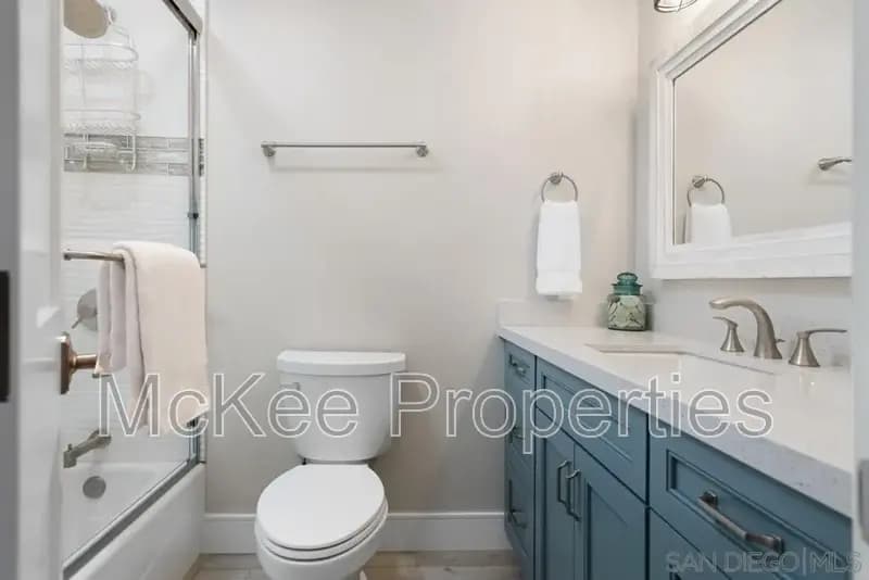 Coronado Condo: 516 E Avenue