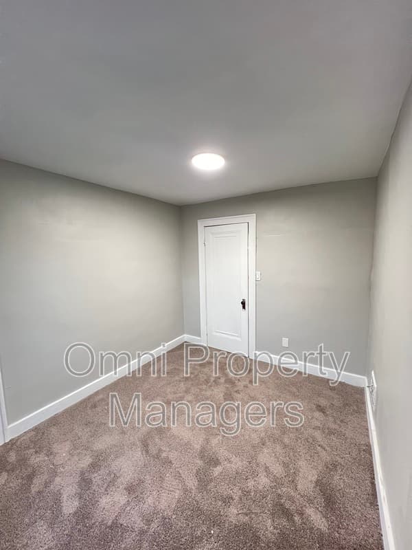 Detroit House: 19241 Moenart Ave