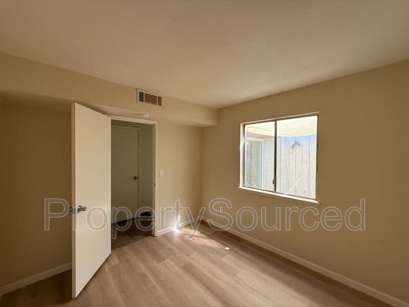 Modesto House: 317 De Vega Ct