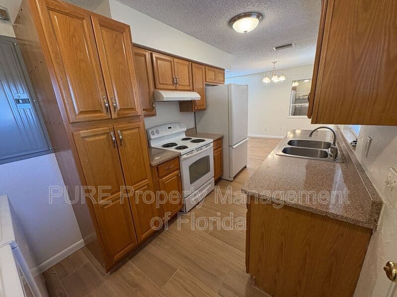 Ocala House: 6807 NW 62nd Place