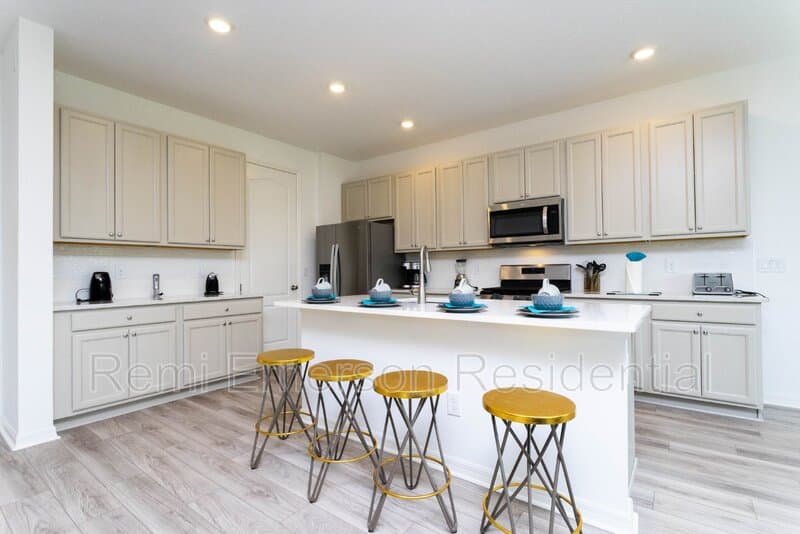 Davenport Townhome: 624 Benoi Drive
