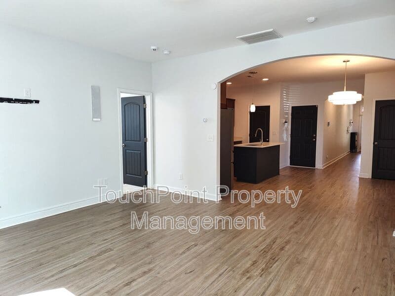 Charlotte House: 605 Lumber Ln