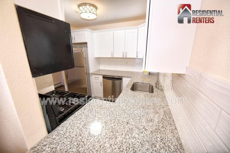Brown Deer Condo: 4000 W Rivers Edge Circle