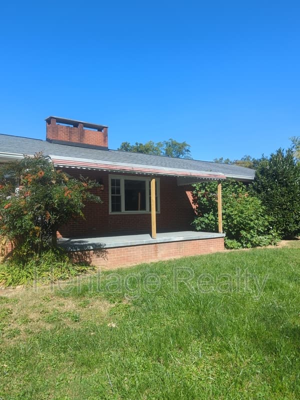 Knoxville House: 8108 Bennington Drive Northwest