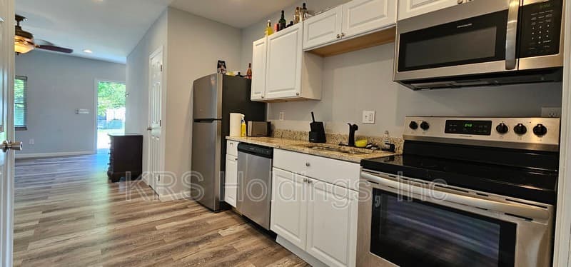 Portsmouth House: 410 Oak Street