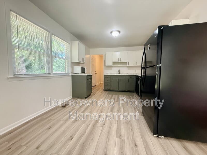 Spring Lake House: 815 McNeil St
