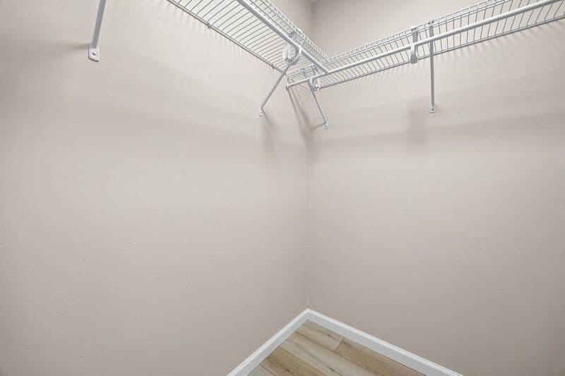 Bloomfield Apartment: 35 oakmount Avenue