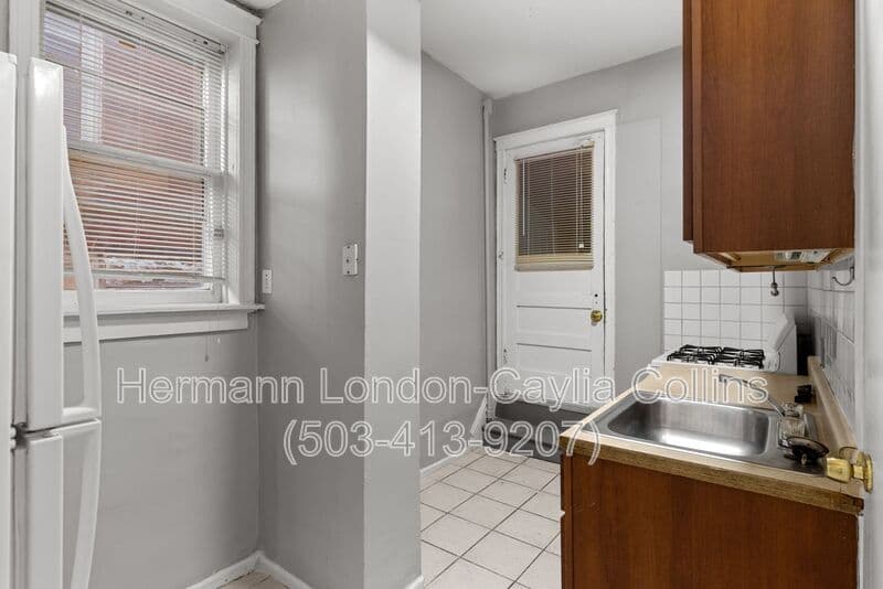 Saint Louis House: 6918 Moellenhoff Street