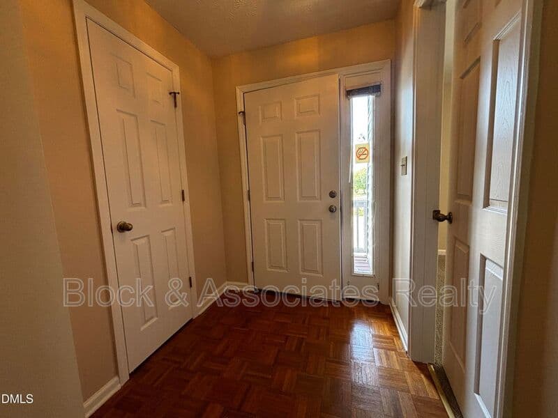Fayetteville House: 259-7 Waterdown Drive