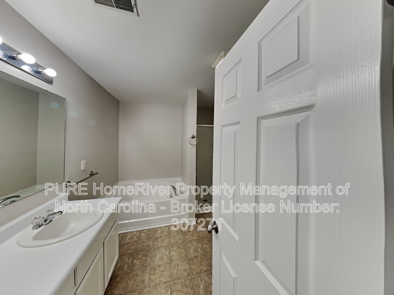 Kernersville House: 4419 Westhill Pl