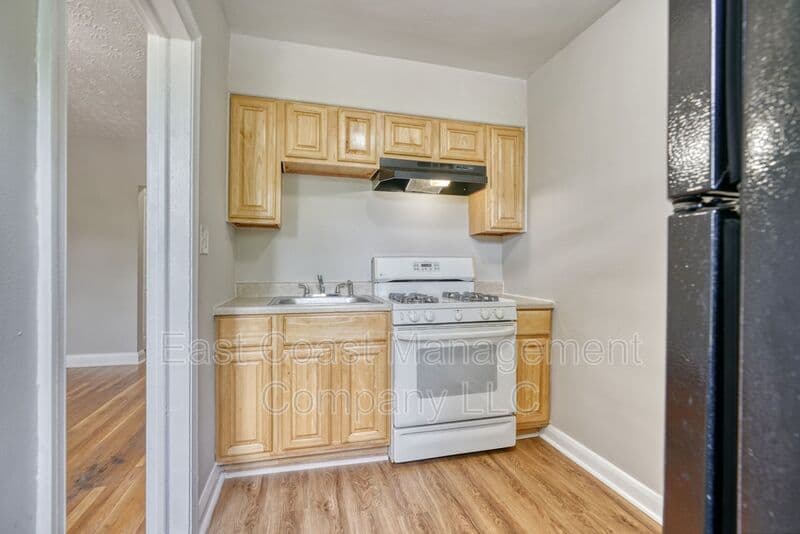 Baltimore Condo: 5906 The Alameda