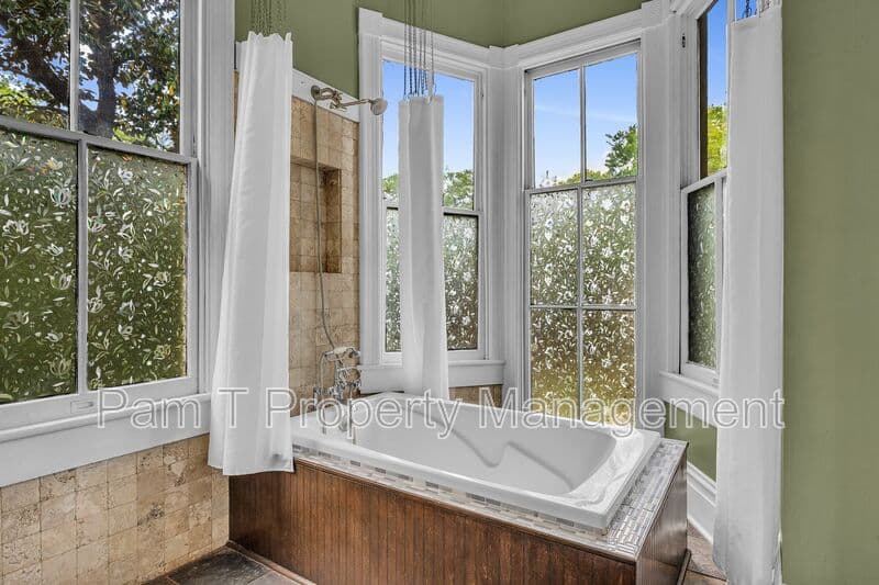 Savannah House: 201 W 37th St