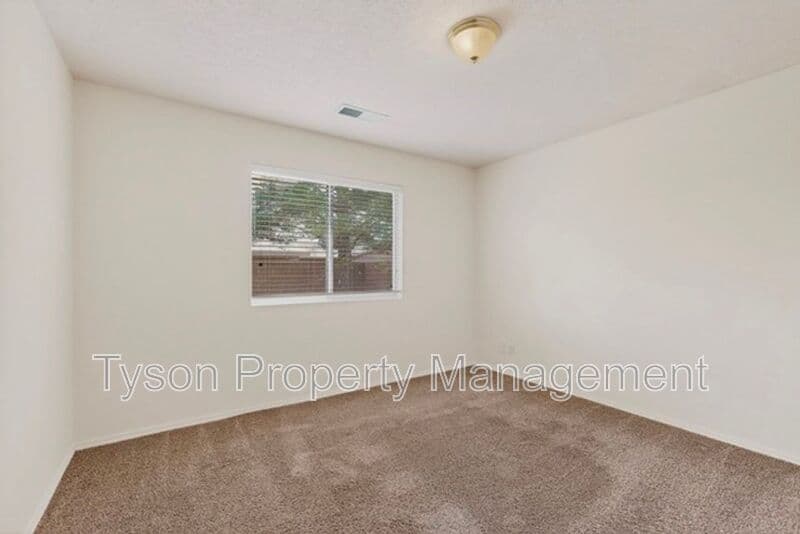 Rio Rancho House: 908 Bursum Ln